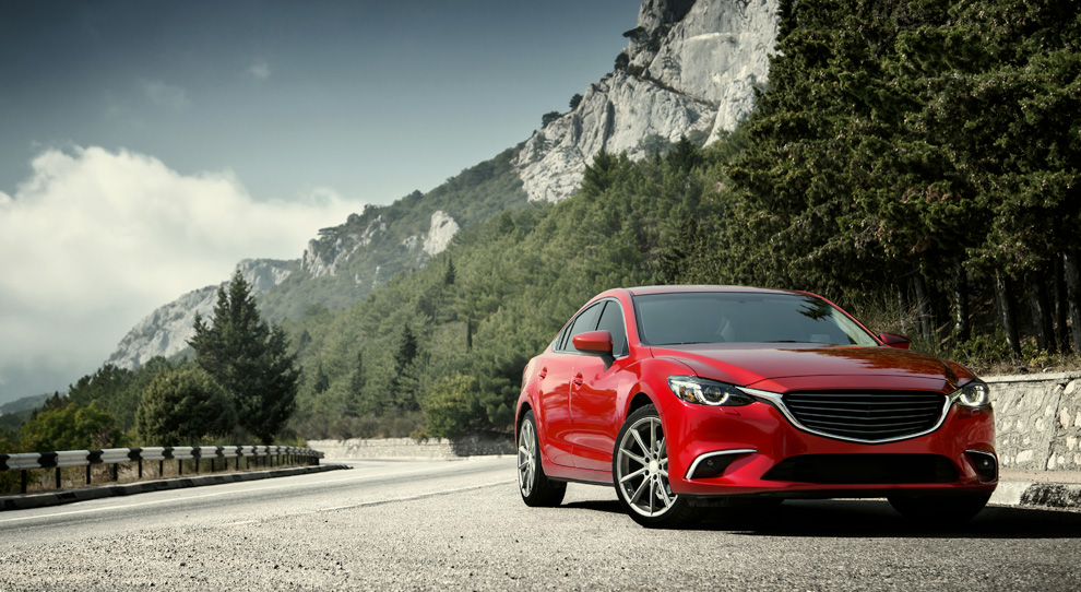 Dal 2035, solo veicoli elettrici o a idrogeno: stop ai motori termici.